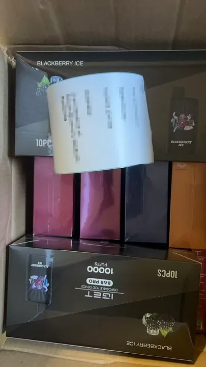 Authentic IGET order delivered to an Australian customer by vapeshops-australia.com Real vape order delivered in Australia — customer unboxing photo