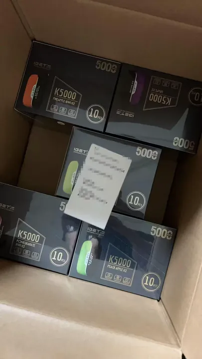 Authentic IGET order delivered to an Australian customer by vapeshops-australia.com Real vape order delivered in Australia — customer unboxing photo