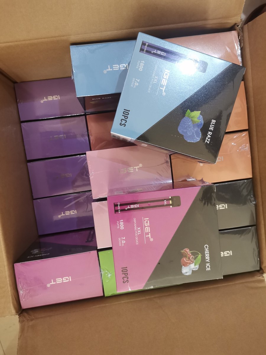 Authentic IGET order delivered to an Australian customer by vapeshops-australia.com Real vape order delivered in Australia — customer unboxing photo